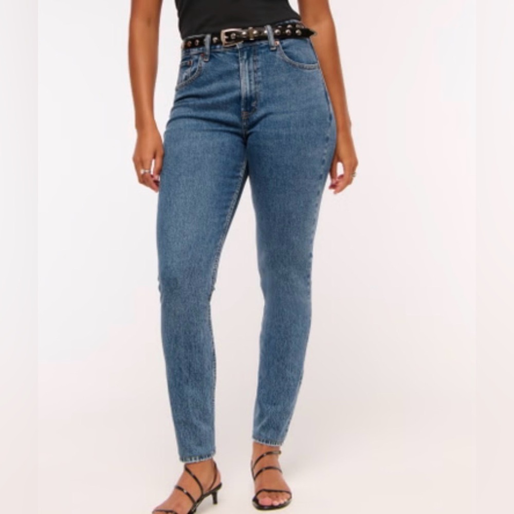 Abercrombie & Fitch Curve Love the skinny high rise frayed jeans, size 2